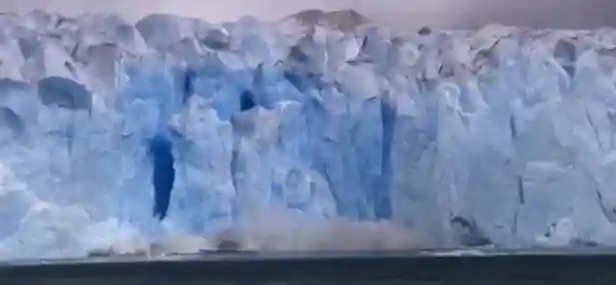 组成巨大的冰块重回冰川